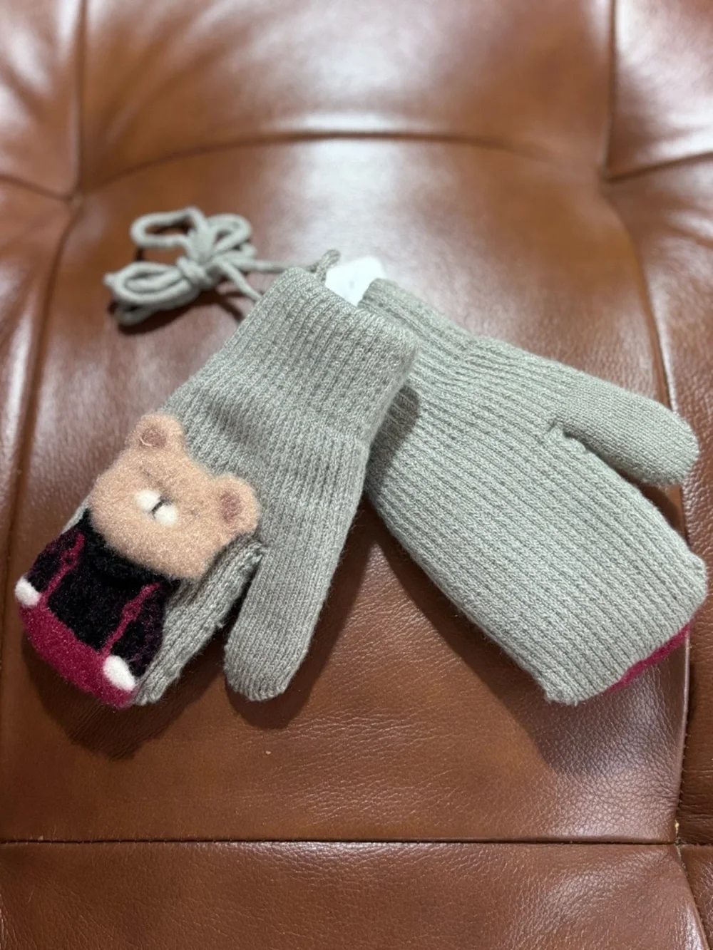 NWT  Kids Gray Mittens with Bear Design